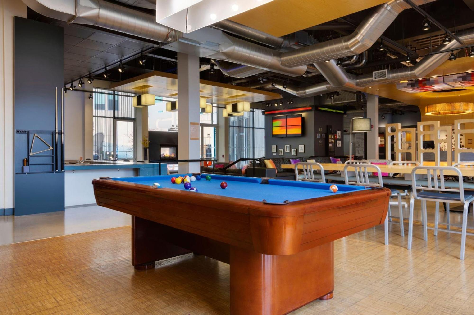 Aloft Hotel Milwaukee Downtown Exterior foto
