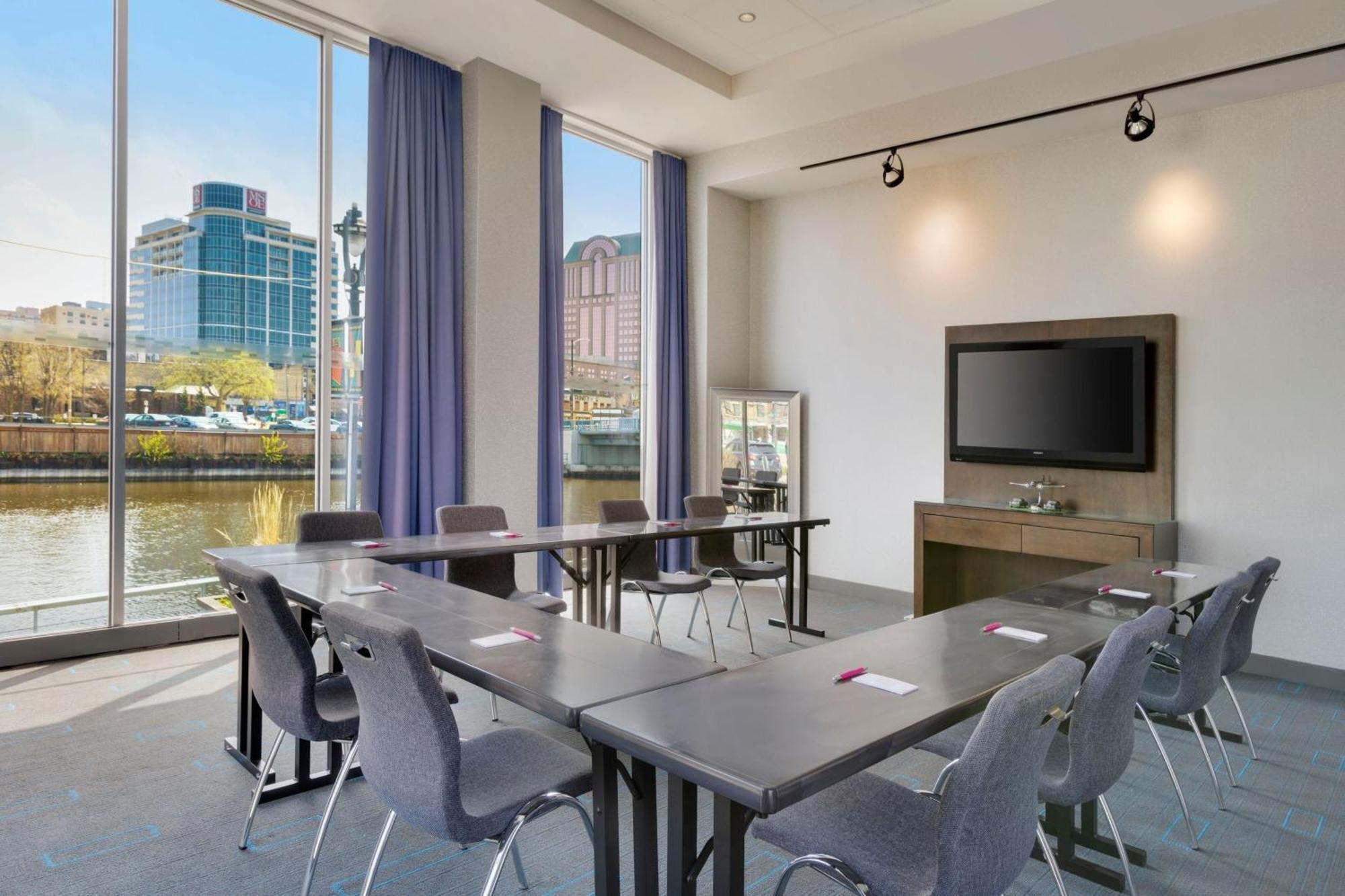 Aloft Hotel Milwaukee Downtown Exterior foto