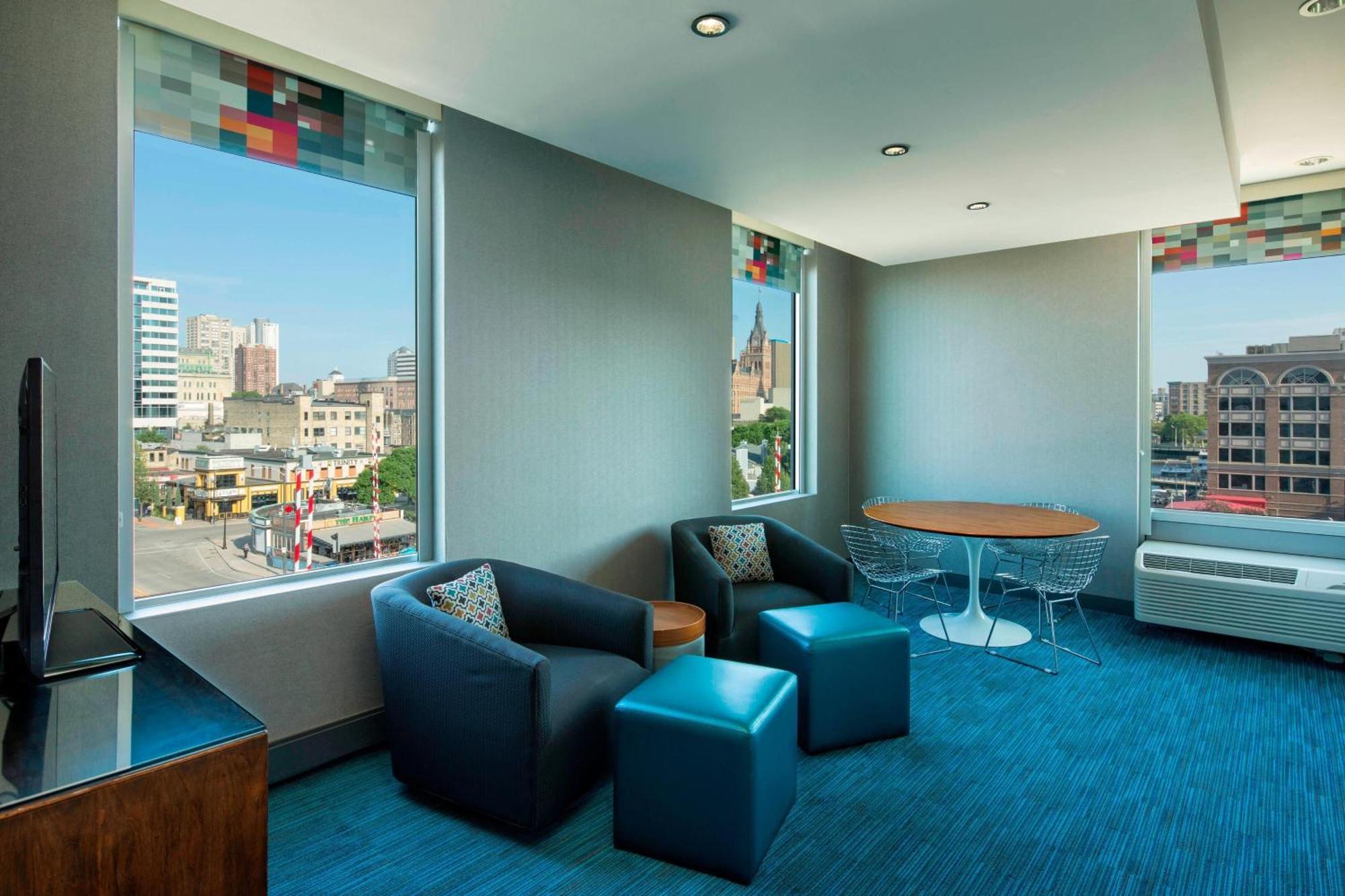 Aloft Hotel Milwaukee Downtown Exterior foto